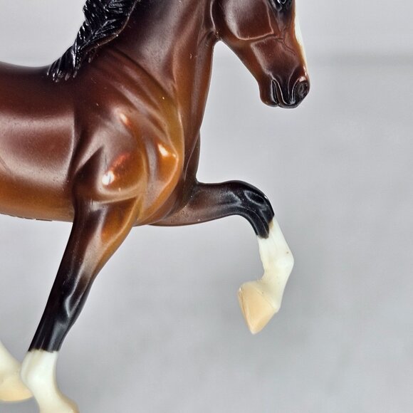 Breyer Stablemate Tennessee Walking Horse Bay Four Socks #5906 BODY - Picture 8 of 11